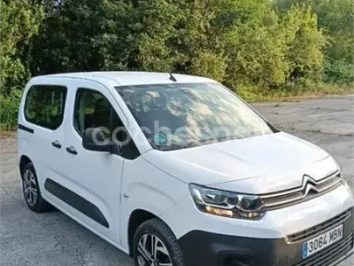 Usado Citroën Berlingo Feel 102 CV (75 kW) 2022 Blanco Monovolumen