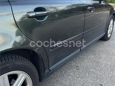 Usado Volvo S40 Momentum 125 CV (91 kW) 2004 Verde Berlina