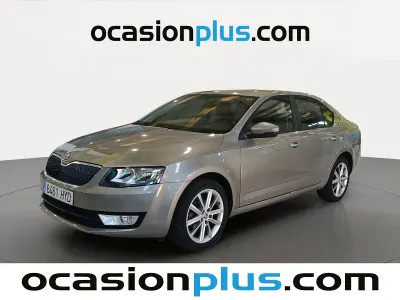 Usado Skoda Octavia Ambition 105 CV (77 kW) 2014 Beige Familiar