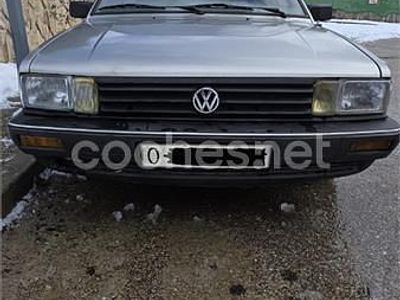 Usado VW Passat 90 CV (66 kW) 1986 Gris / plata Berlina