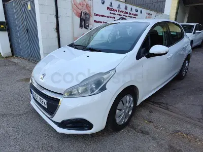 Usado Peugeot 208 Active 99 CV (72 kW) 2018 Blanco Utilitario