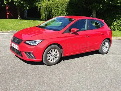 Usado Seat Ibiza Style 110 CV (80 kW) 2022 Rojo Utilitario