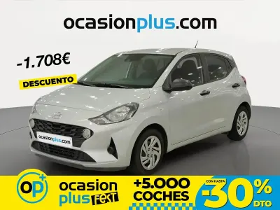 Usado Hyundai i10 67 CV (49 kW) 2022 Gris Utilitario
