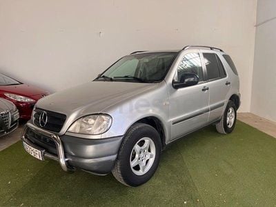Usado Mercedes ML270 163 CV (119 kW) 2001 Gris / plata SUV