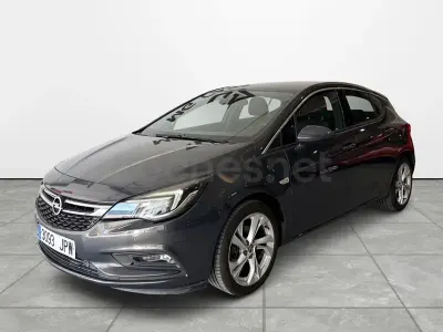 Usado Opel Astra Dynamic 125 CV (91 kW) 2016 Gris / plata Berlina