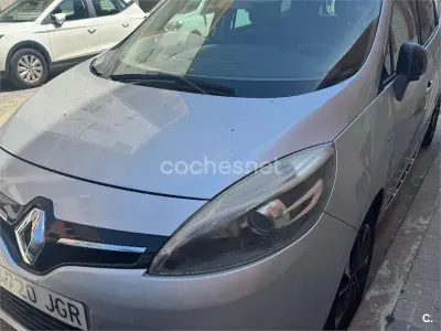 Usado Renault Scenic E-Tech Bose Edition 130 CV (95 kW) 2015 Gris / plata Monovolumen