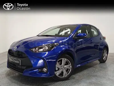 Usado Toyota Yaris Hybrid Active 116 CV (85 kW) 2025 Azul Berlina