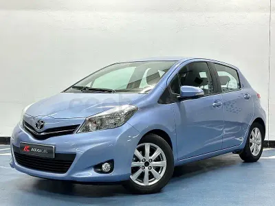 Usado Toyota Yaris Active 99 CV (72 kW) 2012 Azul Utilitario