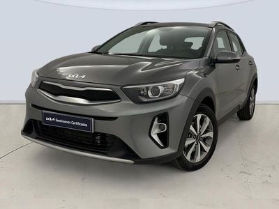 Usado Kia Stonic 100 CV (73 kW) 2025 Gris SUV