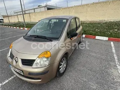 Usado Renault Modus Dynamique 80 CV (58 kW) 2004 Beige Monovolumen