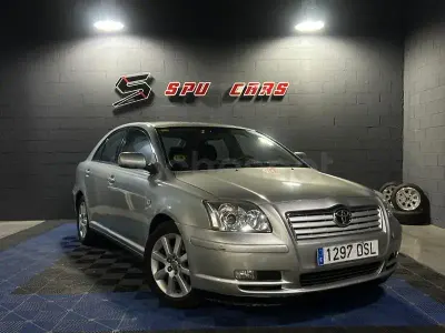 Usado Toyota Avensis Sol 129 CV (94 kW) 2005 Gris / plata Berlina