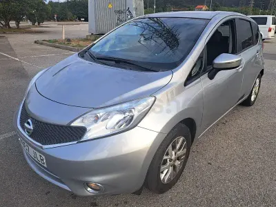 Usado Nissan Note Comfort 90 CV (66 kW) 2016 Gris / plata Utilitario