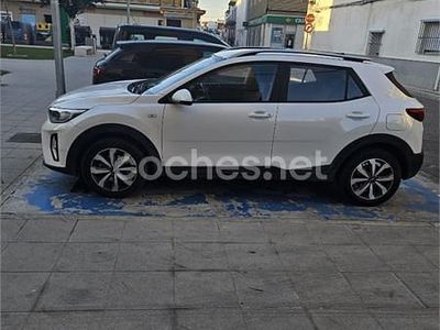 Usado Kia Stonic GT-Line 100 CV (73 kW) 2024 Blanco SUV
