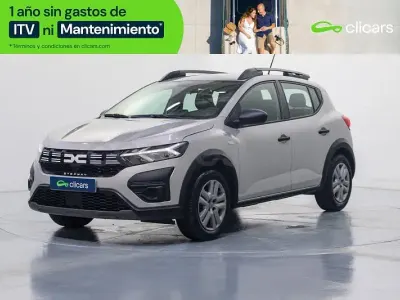 Usado Dacia Sandero Essentiel 101 CV (74 kW) 2023 Gris / plata Berlina
