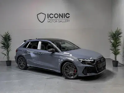 Nuevo Audi RS3 400 CV (294 kW) 2026 Gris / plata Berlina