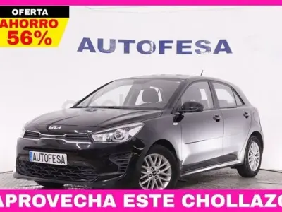 Usado Kia Rio 84 CV (61 kW) 2022 Negro Berlina