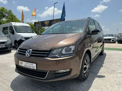 Usado VW Sharan Advance 140 CV (102 kW) 2013 Marrón Monovolumen