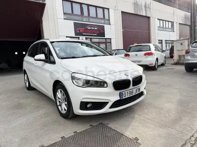 Używany BMW 216 Active Tourer 116 KM (85 kW) 2015 Biały Minivan