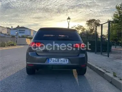 Usado VW Golf VII Business 105 CV (77 kW) 2014 Gris / plata Berlina