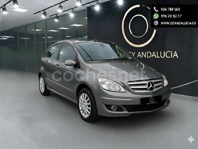 Usado Mercedes B200 140 CV (102 kW) 2007 Gris / plata Monovolumen
