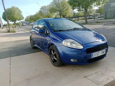Usado Fiat Grande Punto Sport 95 CV (69 kW) 2007 Azul Utilitario