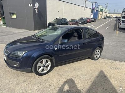 Usado Ford Focus Trend 100 CV (73 kW) 2007 Azul Berlina