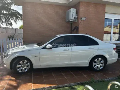 Usado Mercedes C200 Avantgarde 136 CV (100 kW) 2010 Blanco Familiar