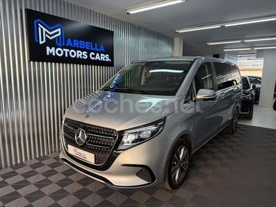 Gris / plata Usado 2024 Mercedes V220 Avantgarde Monovolumen | 78.990 €