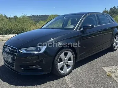 Usado Audi A3 Ambition 110 CV (80 kW) 2015 Negro Berlina