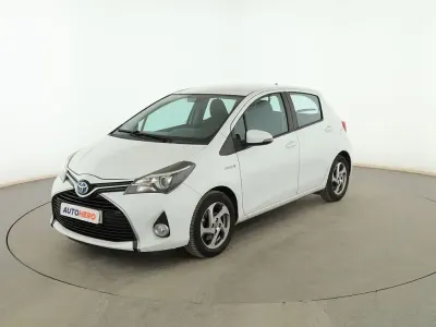 Usado Toyota Yaris Active 101 CV (74 kW) 2015 Blanco Utilitario