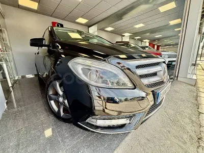 Begagnad Mercedes B180 109 HK (80 kW) 2012 Svart Minibuss