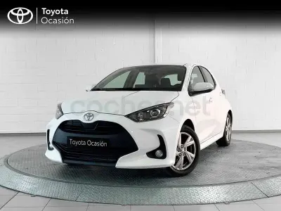 Usado Toyota Yaris Hybrid Active 116 CV (85 kW) 2024 Blanco Berlina