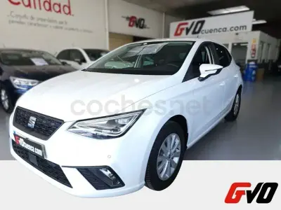 Usado Seat Ibiza Style Plus 110 CV (80 kW) 2022 Blanco Utilitario