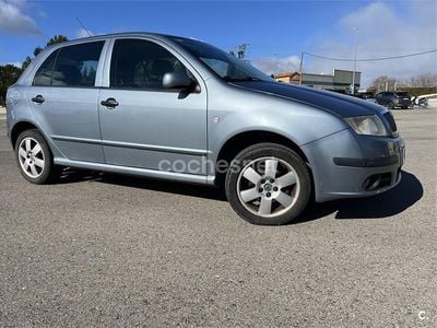 Usado Skoda Fabia Sport 101 CV (74 kW) 2005 Gris / plata Berlina