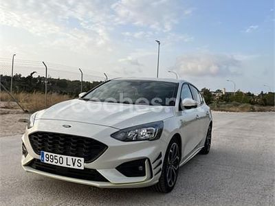 Gris / plata Usado 2021 Ford Focus ST-Line Berlina | 17.500 € (Precio justo)