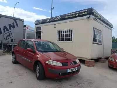 Usado Renault Mégane II Dynamique 85 CV (62 kW) 2005 Rojo Berlina