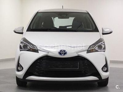 Usado Toyota Yaris Hybrid Active 100 CV (73 kW) 2019 Blanco Berlina
