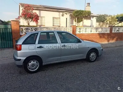Usado Seat Ibiza 68 CV (50 kW) 2000 Gris / plata Utilitario