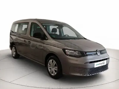 Usado VW Caddy 102 CV (75 kW) 2025 Gris / plata Monovolumen