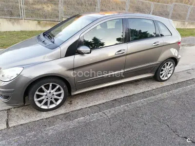 Usado Mercedes B180 109 CV (80 kW) 2006 Gris / plata Monovolumen