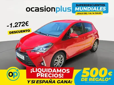 Usado Toyota Yaris Active 111 CV (81 kW) 2019 Rojo Berlina