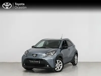 Usado Toyota Aygo X Play 72 CV (52 kW) 2024 Gris SUV