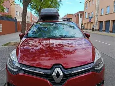 Usado Renault Clio GrandTour Zen 90 CV (66 kW) 2016 Granate Familiar