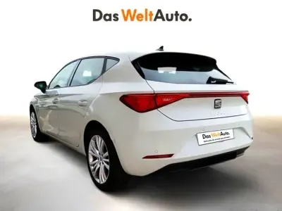 Usado Seat Leon Style 110 CV (80 kW) 2022 Blanco Berlina