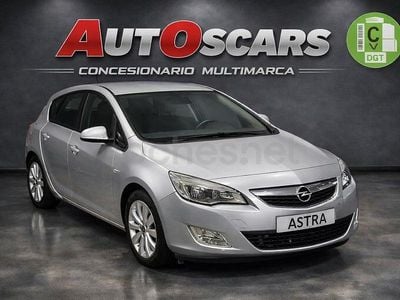 Usado Opel Astra Cosmo 115 CV (84 kW) 2010 Gris / plata Berlina