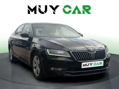 Usado Skoda Superb Ambition 150 CV (110 kW) 2018 Negro Berlina
