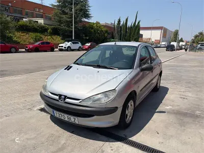 Usado Peugeot 206 75 CV (55 kW) 2001 Blanco Berlina