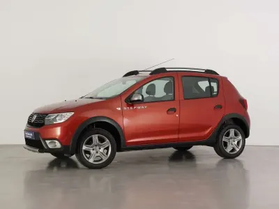 Usado Dacia Sandero Stepway Ambiance 90 CV (66 kW) 2018 Naranja Utilitario