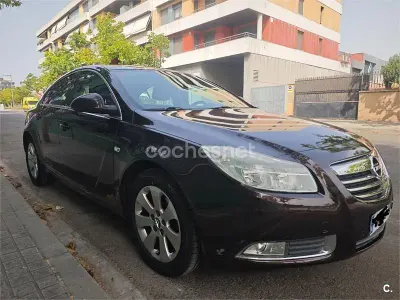 Usado Opel Insignia Selective 130 CV (95 kW) 2013 Negro Berlina