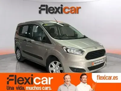 Usado Ford Tourneo Courier Ambiente 100 CV (73 kW) 2015 Gris Monovolumen
